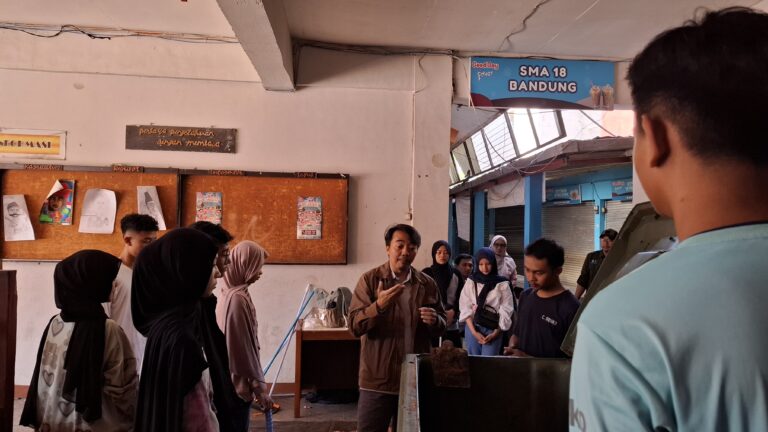 FTIP dan SMAN 18 Bandung